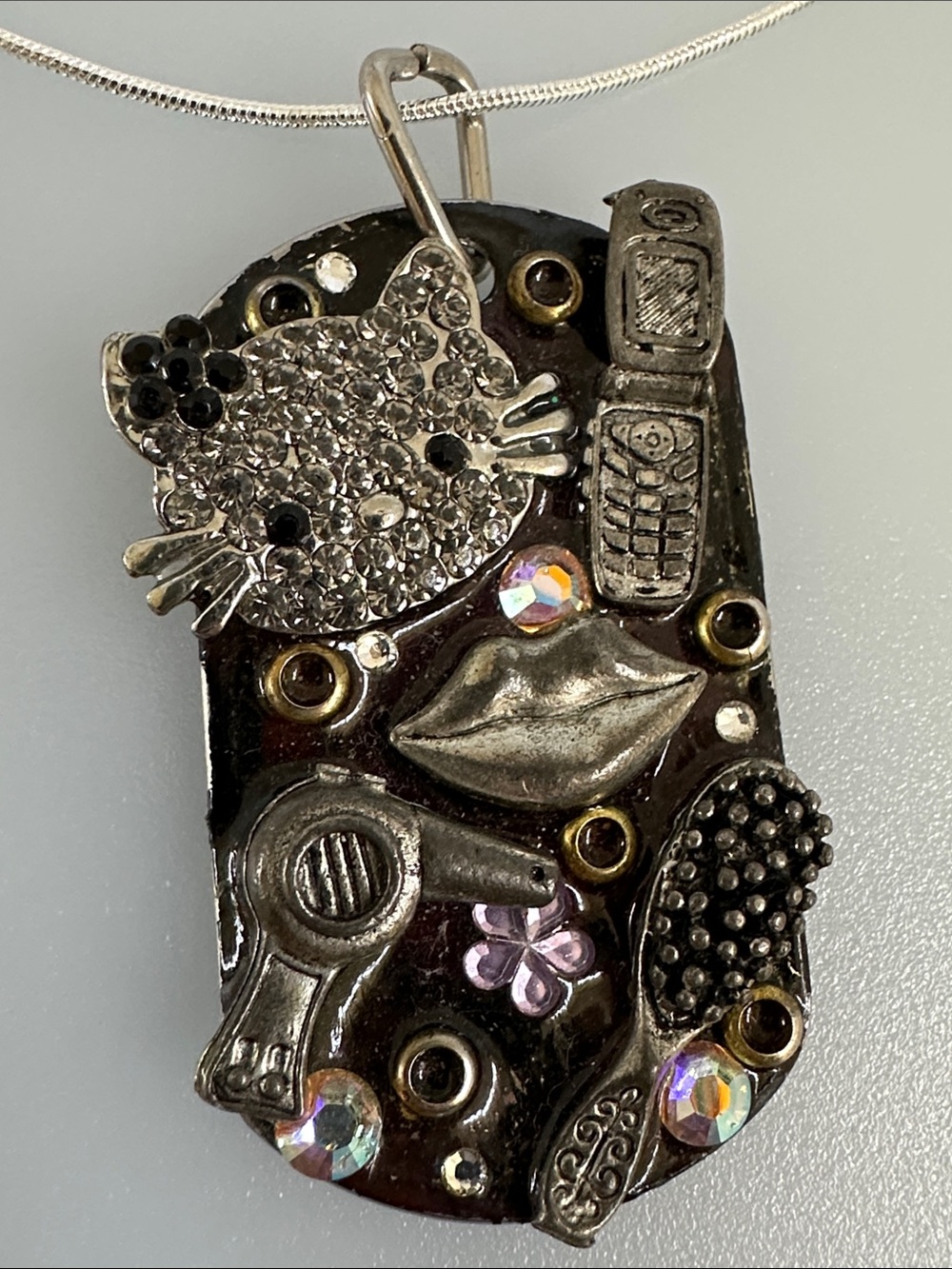 Hello Kitty & Glam Beauty Pendant Black and Silver